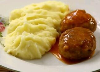 Predlog za najlepši nedeljni ručak: Domaće ćufte u paradajz sosu po starinskom receptu Predlog za najlepši nedeljni ručak: Domaće ćufte u paradajz sosu po starinskom receptu