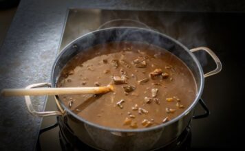 Predlog za ručak: Pravi domaći svinjski gulaš – jednostavan, a neodoljiv Predlog za ručak: Pravi domaći svinjski gulaš – jednostavan, a neodoljiv