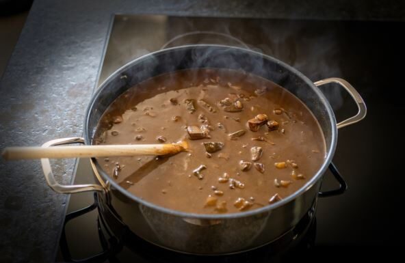 Predlog za ručak: Pravi domaći svinjski gulaš – jednostavan, a neodoljiv Predlog za ručak: Pravi domaći svinjski gulaš – jednostavan, a neodoljiv