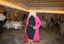 Predosetila smrt oca, tvrdi da je videla duh pokojne majke, pevačica kaže da je sve snimila telefonom: “Samo je otišla u drugu dimenziju” Predosetila smrt oca, tvrdi da je videla duh pokojne majke, pevačica kaže da je sve snimila telefonom: "Samo je otišla u drugu dimenziju"