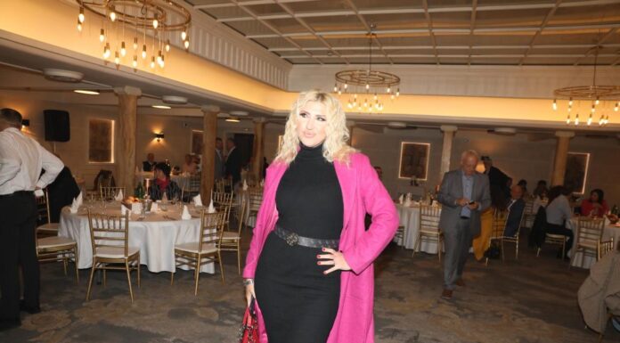 Predosetila smrt oca, tvrdi da je videla duh pokojne majke, pevačica kaže da je sve snimila telefonom: “Samo je otišla u drugu dimenziju” Predosetila smrt oca, tvrdi da je videla duh pokojne majke, pevačica kaže da je sve snimila telefonom: "Samo je otišla u drugu dimenziju"