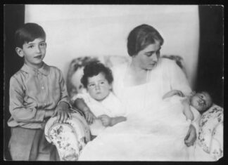 Princ Tomislav Karađorđević do smrti negirao aferu sa ženom za kojom je uzdisala Juga, a Albanci je surovo ubili: Način na koji je on skončao tera suze na oči Princ Tomislav Karađorđević do smrti negirao aferu sa ženom za kojom je uzdisala Juga, a Albanci je surovo ubili: Način na koji je on skončao tera suze na oči