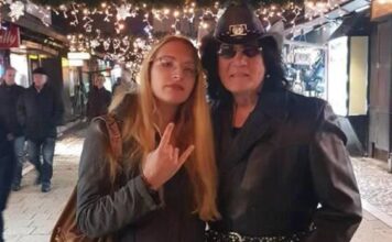 Sahranio roditelje, brata, sestru, a onda i ćerku: “Dok se ostali narkomani bodu jednom, ona se bola 4 puta”, rok legendu bivše Juge život je žestoko šibao Sahranio roditelje, brata, sestru, a onda i ćerku: "Dok se ostali narkomani bodu jednom, ona se bola 4 puta", rok legendu bivše Juge život je žestoko šibao