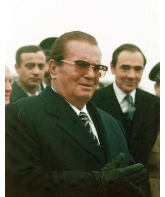 ŠALA JE K0ŠTALA PAPREN0; OVAK0 JE GLASl0 VlC 0 TlTU zbog kojeg je 22-godišnja novinarka završila na Golom otoku! ŠALA JE K0ŠTALA PAPREN0; OVAK0 JE GLASl0 VlC 0 TlTU zbog kojeg je 22-godišnja novinarka završila na Golom otoku!