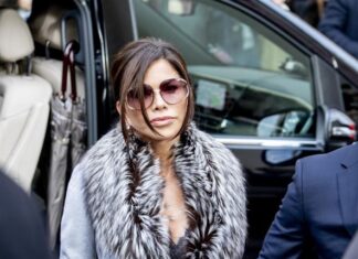 “Samo ona može da učini da Dior izgleda tako jeftino, džabe joj svi milioni, stil ne može da se kupi”: Bezosova žena napravila modnu katastrofu i internet gori "Samo ona može da učini da Dior izgleda tako jeftino, džabe joj svi milioni, stil ne može da se kupi": Bezosova žena napravila modnu katastrofu i internet gori