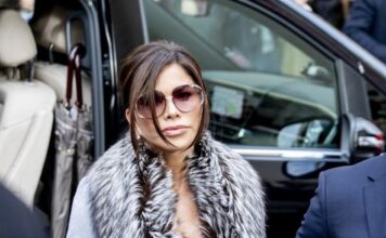 “Samo ona može da učini da Dior izgleda tako jeftino, džabe joj svi milioni, stil ne može da se kupi”: Bezosova žena napravila modnu katastrofu i internet gori "Samo ona može da učini da Dior izgleda tako jeftino, džabe joj svi milioni, stil ne može da se kupi": Bezosova žena napravila modnu katastrofu i internet gori