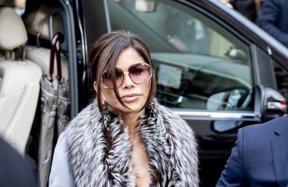 “Samo ona može da učini da Dior izgleda tako jeftino, džabe joj svi milioni, stil ne može da se kupi”: Bezosova žena napravila modnu katastrofu i internet gori "Samo ona može da učini da Dior izgleda tako jeftino, džabe joj svi milioni, stil ne može da se kupi": Bezosova žena napravila modnu katastrofu i internet gori