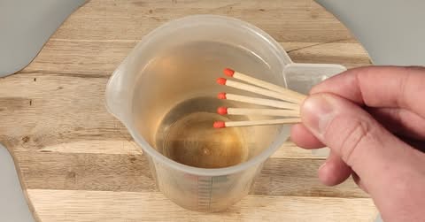 Samo šibice i voda! Ono što slijedi iznenadi svakoga Samo šibice i voda! Ono što slijedi iznenadi svakoga