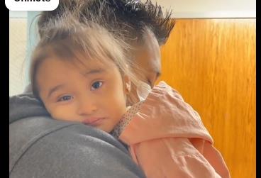 Slikala sam muža kako grli ćerku: Kada sam bolje pogledala fotografiju, zaledila sam se, 2 sata kasnije saznali smo groznu dijagnozu Slikala sam muža kako grli ćerku: Kada sam bolje pogledala fotografiju, zaledila sam se, 2 sata kasnije saznali smo groznu dijagnozu