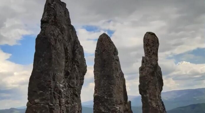 Srpski Stounhendž, najmisterioznije mesto u zemlji: Ove stene zbunjuju i naučnike, a legende koje se vezuju za njih su neverovatne Srpski Stounhendž, najmisterioznije mesto u zemlji: Ove stene zbunjuju i naučnike, a legende koje se vezuju za njih su neverovatne