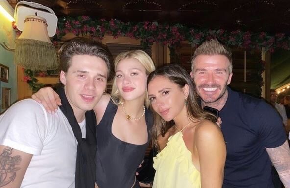 Šta se sve zna o bezobraznom plesu Viktorije Bekam sa svojim sinom: Snaji oči bile pune suza, snimak drže kao tajno oružje Šta se sve zna o bezobraznom plesu Viktorije Bekam sa svojim sinom: Snaji oči bile pune suza, snimak drže kao tajno oružje