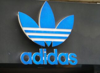 Stižu glamurozne Adidas Sambe koje izgledaju kao milion dolara Stižu glamurozne Adidas Sambe koje izgledaju kao milion dolara