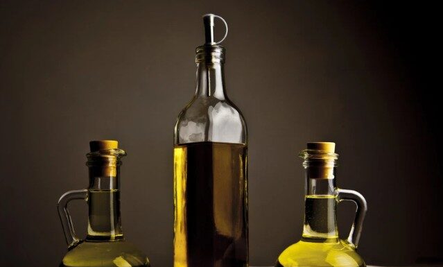 Stručnjake su pitali koje je ulje najzdravije, a koje treba izbegavati: Svi su rekli isto Stručnjake su pitali koje je ulje najzdravije, a koje treba izbegavati: Svi su rekli isto