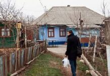 Svake mesece, na isti dan, moj tata je negde nestajao do večeri. Jednom prilikom sam odlučila da ga pratiti, da vidim kuda ide. Svake mesece, na isti dan, moj tata je negde nestajao do večeri. Jednom prilikom sam odlučila da ga pratiti, da vidim kuda ide.