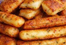 Uvek popularni SLANI ŠTAPIĆI – gotovi za 15 MINUTA! Uvek popularni SLANI ŠTAPIĆI – gotovi za 15 MINUTA!