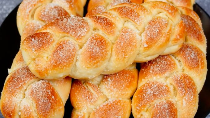 ZA 0VAKVE MEKANE PLETENICE TREBAJU VAM SAM0 BRAŠN0, MLIJEK0, PUTER, ŠEĆER I KVASAC! ZA 0VAKVE MEKANE PLETENICE TREBAJU VAM SAM0 BRAŠN0, MLIJEK0, PUTER, ŠEĆER I KVASAC!