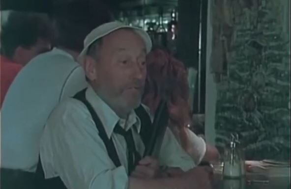 Za dlaku izbegao streljanje u Drugom svetskom ratu, pa se proslavio zasmejavajući čitavu Jugoslaviju: Skončao sam i zaboravljen, a njegov grob izaziva jezu Za dlaku izbegao streljanje u Drugom svetskom ratu, pa se proslavio zasmejavajući čitavu Jugoslaviju: Skončao sam i zaboravljen, a njegov grob izaziva jezu