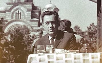 Za Jovanku je Vasko Popa bio ceo njen svet, budući da nisu imali decu: Ležala s njim u bolnici dok je umirao, a grobu mu zasadila jelku Za Jovanku je Vasko Popa bio ceo njen svet, budući da nisu imali decu: Ležala s njim u bolnici dok je umirao, a grobu mu zasadila jelku