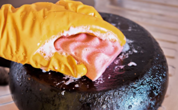 Zagorele šerpe će blistati kao nove: Samo sipajte ovaj sastojak na dno i prelijte vodom Zagorele šerpe će blistati kao nove: Samo sipajte ovaj sastojak na dno i prelijte vodom