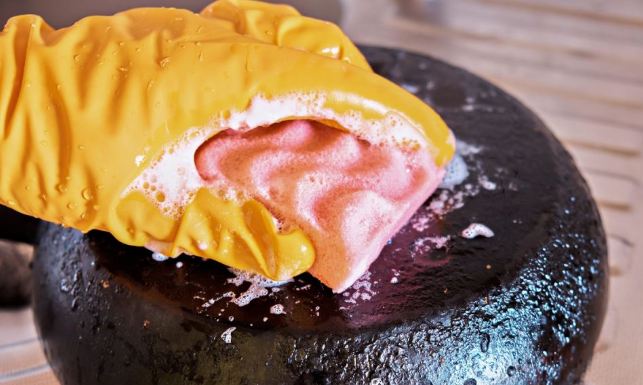 Zagorele šerpe će blistati kao nove: Samo sipajte ovaj sastojak na dno i prelijte vodom Zagorele šerpe će blistati kao nove: Samo sipajte ovaj sastojak na dno i prelijte vodom