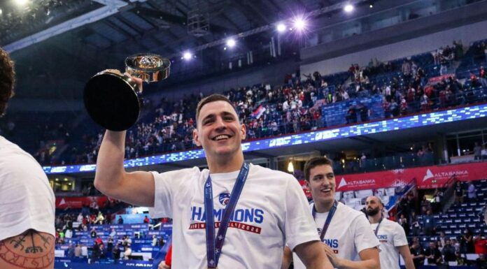 Zbog Vasilija Martinovića gore društvene mreže, devojke su poludele za njim: Evo šta sve znamo o atraktivnom vaterpolisti Srbije Zbog Vasilija Martinovića gore društvene mreže, devojke su poludele za njim: Evo šta sve znamo o atraktivnom vaterpolisti Srbije