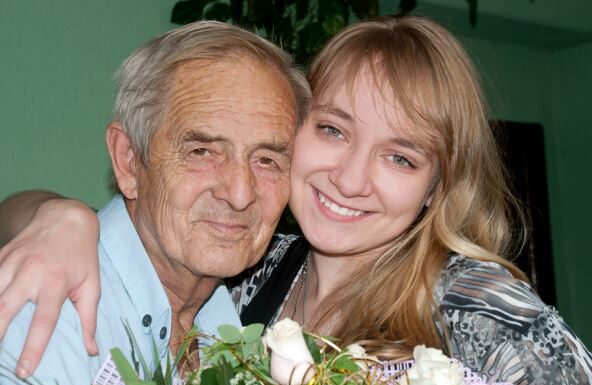 9 stvari koje roditelji ne treba da oproste odrasloj deci: Kako se u starosti ne bi gorko kajali 9 stvari koje roditelji ne treba da oproste odrasloj deci: Kako se u starosti ne bi gorko kajali