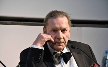 Bio je najlepši glumac na svetu: U krevet uspeo da odvede i Džegera i njegovu ženu, a od silnih poroka završio sa mizernom penzijom na periferiji Bio je najlepši glumac na svetu: U krevet uspeo da odvede i Džegera i njegovu ženu, a od silnih poroka završio sa mizernom penzijom na periferiji