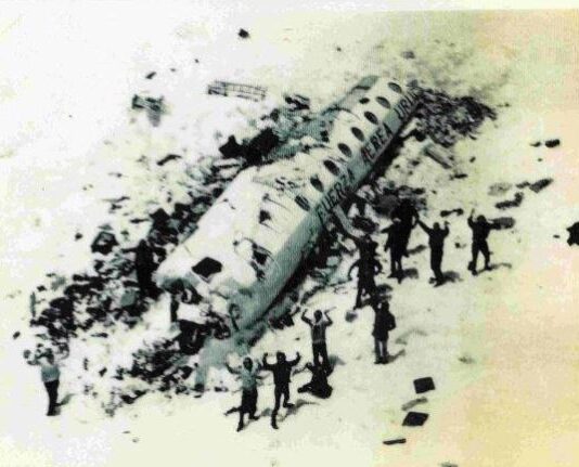 Bio sam razmaženi bogataš kada sam nakon pada aviona bio primoran da jedem ljudsko meso da bi preživeo: Prvo smo pojeli pilota, a onda… Bio sam razmaženi bogataš kada sam nakon pada aviona bio primoran da jedem ljudsko meso da bi preživeo: Prvo smo pojeli pilota, a onda...