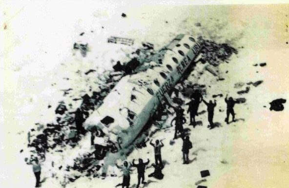 Bio sam razmaženi bogataš kada sam nakon pada aviona bio primoran da jedem ljudsko meso da bi preživeo: Prvo smo pojeli pilota, a onda… Bio sam razmaženi bogataš kada sam nakon pada aviona bio primoran da jedem ljudsko meso da bi preživeo: Prvo smo pojeli pilota, a onda...