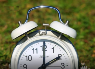 Bliži nam se pomicanje sata, ove godine s jednom promjenom koja će mnoge oduševiti Bliži nam se pomicanje sata, ove godine s jednom promjenom koja će mnoge oduševiti