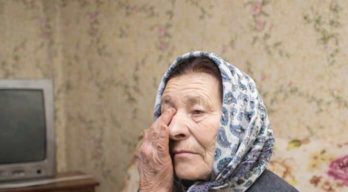 Ćerka je isplanirala da me bolesnu i staru smesti u dom kako bi prodala našu kuću na selu: Zamišljala je stan u centru grada, a nije ni slutila šta će je snaći Ćerka je isplanirala da me bolesnu i staru smesti u dom kako bi prodala našu kuću na selu: Zamišljala je stan u centru grada, a nije ni slutila šta će je snaći