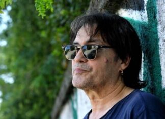 Danas se niko ne želi ni slikati s njim: BIO JE NAJLjEPŠI PjEVAČ U JUGOSLAVIJI: Evo kako sada izgleda… Danas se niko ne želi ni slikati s njim: BIO JE NAJLjEPŠI PjEVAČ U JUGOSLAVIJI: Evo kako sada izgleda…