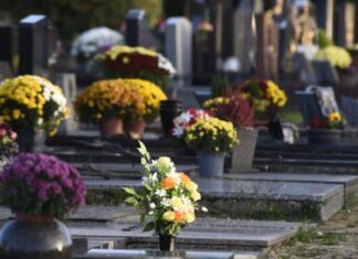 Danas su velike zimske zadušnice, veruje se da Sveti Petar otvara grobove i duše posećuju domove: Učinićete veliki greh ako ne ispoštujete ovaj običaj Danas su velike zimske zadušnice, veruje se da Sveti Petar otvara grobove i duše posećuju domove: Učinićete veliki greh ako ne ispoštujete ovaj običaj