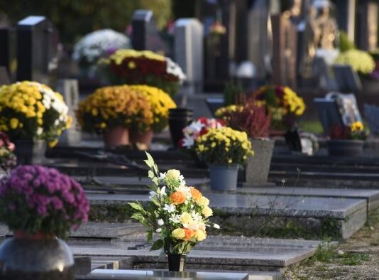 Danas su velike zimske zadušnice, veruje se da Sveti Petar otvara grobove i duše posećuju domove: Učinićete veliki greh ako ne ispoštujete ovaj običaj Danas su velike zimske zadušnice, veruje se da Sveti Petar otvara grobove i duše posećuju domove: Učinićete veliki greh ako ne ispoštujete ovaj običaj