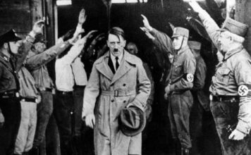 Decenijama je tragala za čovekom koji je spasao celu njenu porodicu od ratnih zločinaca: Kada je nakon 30 godina saznala istinu o Borisu, srce joj se slomilo Decenijama je tragala za čovekom koji je spasao celu njenu porodicu od ratnih zločinaca: Kada je nakon 30 godina saznala istinu o Borisu, srce joj se slomilo