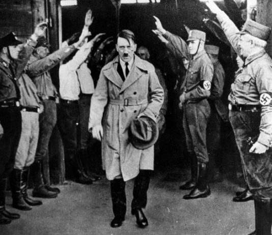 Decenijama je tragala za čovekom koji je spasao celu njenu porodicu od ratnih zločinaca: Kada je nakon 30 godina saznala istinu o Borisu, srce joj se slomilo Decenijama je tragala za čovekom koji je spasao celu njenu porodicu od ratnih zločinaca: Kada je nakon 30 godina saznala istinu o Borisu, srce joj se slomilo