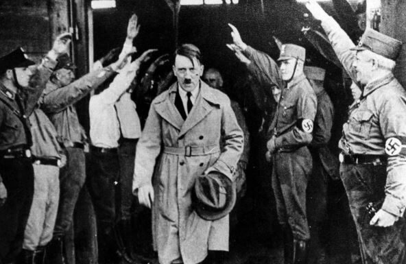 Decenijama je tragala za čovekom koji je spasao celu njenu porodicu od ratnih zločinaca: Kada je nakon 30 godina saznala istinu o Borisu, srce joj se slomilo Decenijama je tragala za čovekom koji je spasao celu njenu porodicu od ratnih zločinaca: Kada je nakon 30 godina saznala istinu o Borisu, srce joj se slomilo