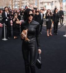 Demi Mur promenila lični opis: Duga kosa joj bila zaštitni znak, sad ljudi trljaju oči kad vide šta je uradila s njom Demi Mur promenila lični opis: Duga kosa joj bila zaštitni znak, sad ljudi trljaju oči kad vide šta je uradila s njom