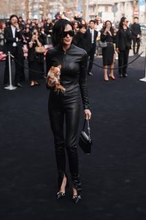 Demi Mur promenila lični opis: Duga kosa joj bila zaštitni znak, sad ljudi trljaju oči kad vide šta je uradila s njom Demi Mur promenila lični opis: Duga kosa joj bila zaštitni znak, sad ljudi trljaju oči kad vide šta je uradila s njom