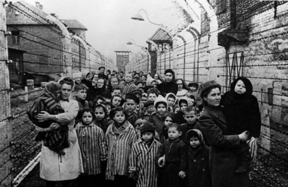 DNK test sina Jozefa Mengela otkrio užasnu istinu, evo kako je zaista skončao: Niko nije znao da je oženio suprugu pokojnog brata DNK test sina Jozefa Mengela otkrio užasnu istinu, evo kako je zaista skončao: Niko nije znao da je oženio suprugu pokojnog brata