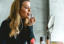 Džulija Roberts i Megan Markl se kunu u ovu boju karmina: Izgleda otmeno i ostavlja mladolik efekat Džulija Roberts i Megan Markl se kunu u ovu boju karmina: Izgleda otmeno i ostavlja mladolik efekat