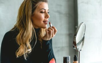 Džulija Roberts i Megan Markl se kunu u ovu boju karmina: Izgleda otmeno i ostavlja mladolik efekat Džulija Roberts i Megan Markl se kunu u ovu boju karmina: Izgleda otmeno i ostavlja mladolik efekat