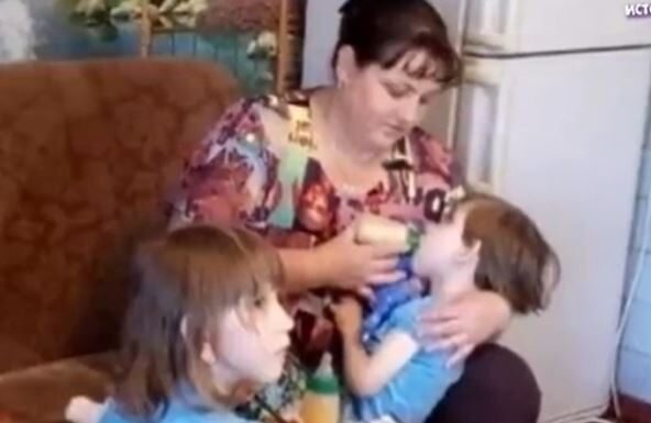 Elena je 2012. rodila sijamske bliznakinje, koje su razdvojene sat vremena nakon rođenja: A onda je počeo pakao “Da li ti je krivo što si ih rodila” pitali su Elena je 2012. rodila sijamske bliznakinje, koje su razdvojene sat vremena nakon rođenja: A onda je počeo pakao "Da li ti je krivo što si ih rodila" pitali su