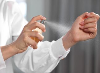 Evo kako da nanesete parfem da biste mirisali ceo dan: Tajna profesionalnih parfimera Evo kako da nanesete parfem da biste mirisali ceo dan: Tajna profesionalnih parfimera