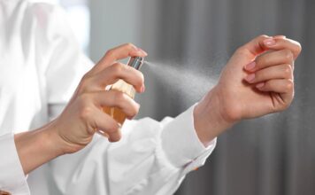 Evo kako da nanesete parfem da biste mirisali ceo dan: Tajna profesionalnih parfimera Evo kako da nanesete parfem da biste mirisali ceo dan: Tajna profesionalnih parfimera