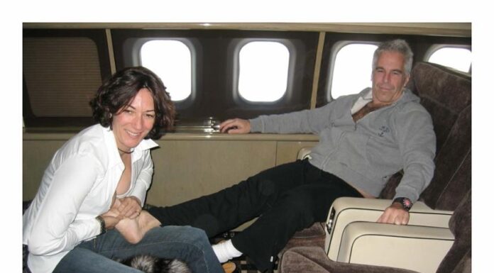 “Gola mi je pokazivala kako treba da ga masiram, a onda je usledio horor”: Ana je imala 14 godina kad je postala Epstajnova žrtva "Gola mi je pokazivala kako treba da ga masiram, a onda je usledio horor": Ana je imala 14 godina kad je postala Epstajnova žrtva