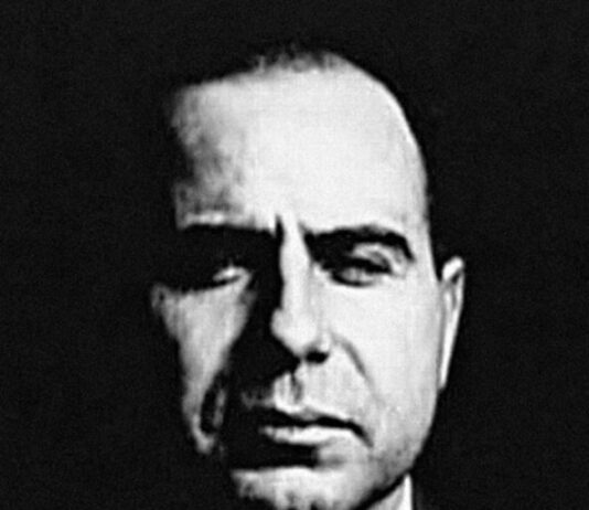 Imao je mentalni sklop deteta od 14 godina i bio najokrutniji mafijaš: Svi su ga se plašili, a na vrhuncu svoje moći skončao je jezivo Imao je mentalni sklop deteta od 14 godina i bio najokrutniji mafijaš: Svi su ga se plašili, a na vrhuncu svoje moći skončao je jezivo