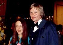 Izazovna do bola, a sudbina teška kao čemer: Ljudi misle da je Anđelina Džoli najlepša na svetu, dok ne vide njenu majku Izazovna do bola, a sudbina teška kao čemer: Ljudi misle da je Anđelina Džoli najlepša na svetu, dok ne vide njenu majku