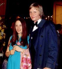 Izazovna do bola, a sudbina teška kao čemer: Ljudi misle da je Anđelina Džoli najlepša na svetu, dok ne vide njenu majku Izazovna do bola, a sudbina teška kao čemer: Ljudi misle da je Anđelina Džoli najlepša na svetu, dok ne vide njenu majku