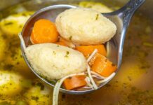 Jednostavan trik za najmekše knedle koje se tope u ustima: Uz ovaj starinski recept uvek uspeva Jednostavan trik za najmekše knedle koje se tope u ustima: Uz ovaj starinski recept uvek uspeva